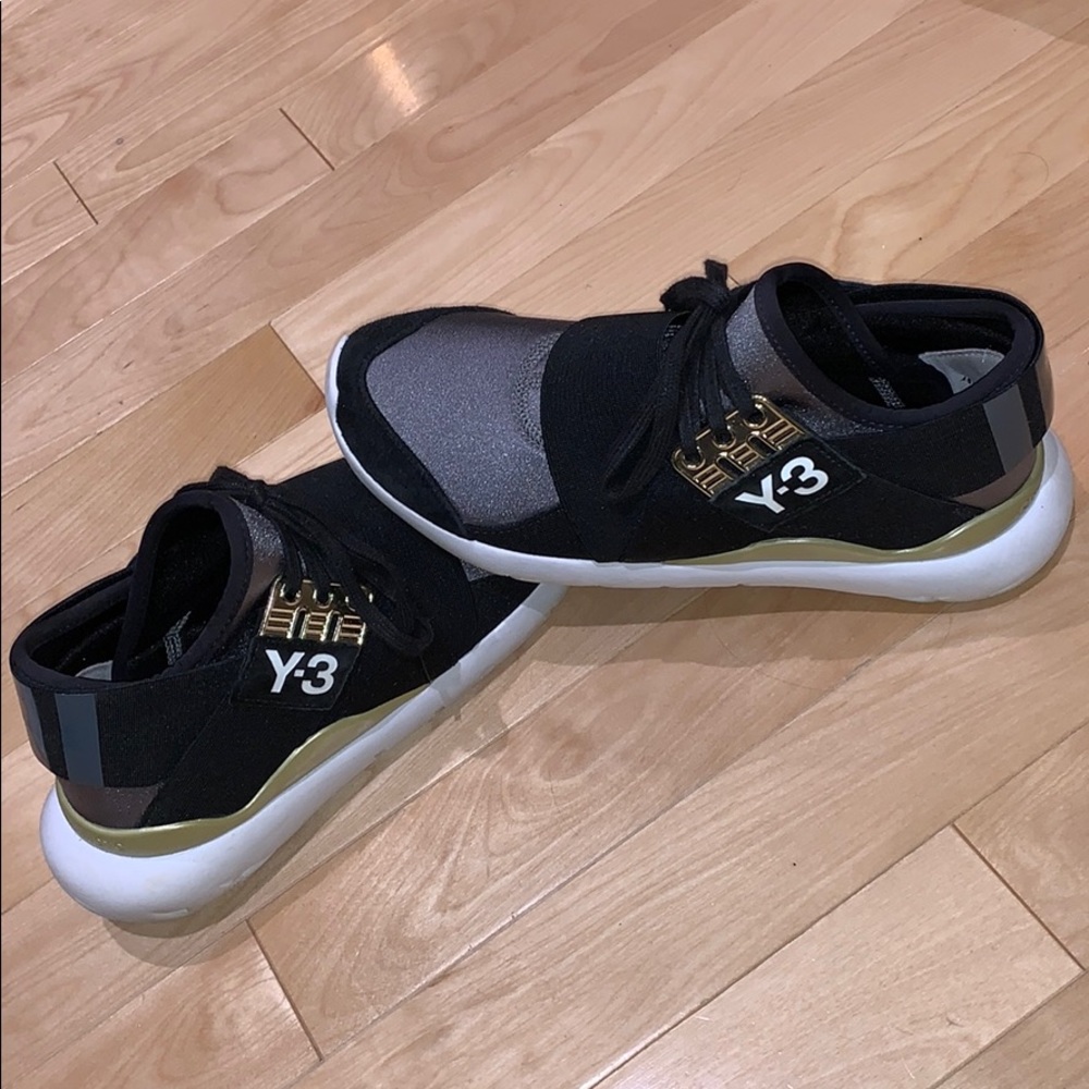 Y3